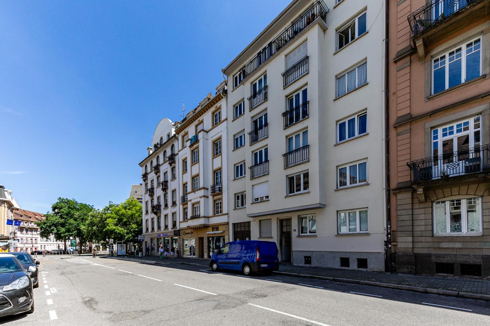 Studio Centre / Quartier Krutneau Strasbourg Luaran gambar